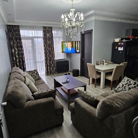 Apartment Irina バトゥーミ エクステリア 写真